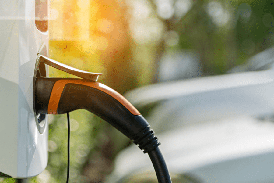 Auto elettriche: Napoli è la prima città per punti di ricarica ogni 100km