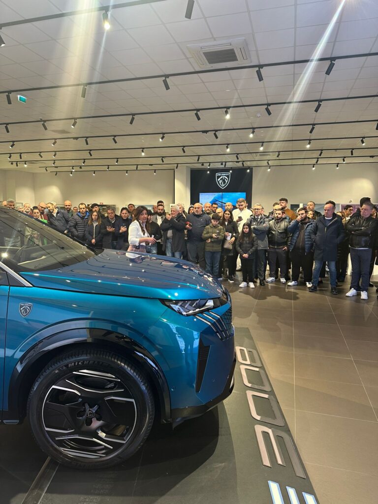Preview Nuovo Peugeot E-3008 Autouno Casoria Napoli