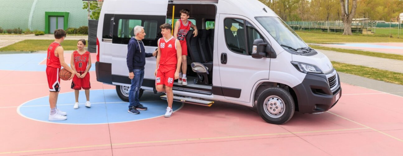 Minibus 9 posti Autouno Focaccia Store Napoli