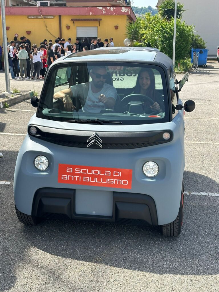 immagine whatsapp lotta contro il bullismo autouno