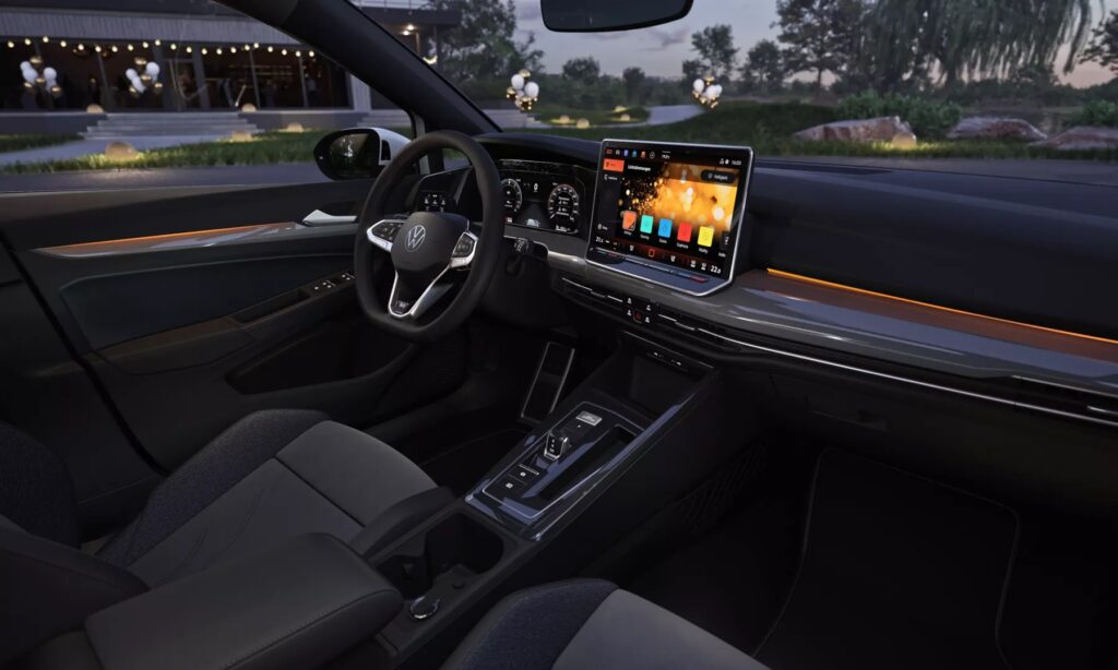 volkswagen nuova golf 50 anni interni autouno napoli