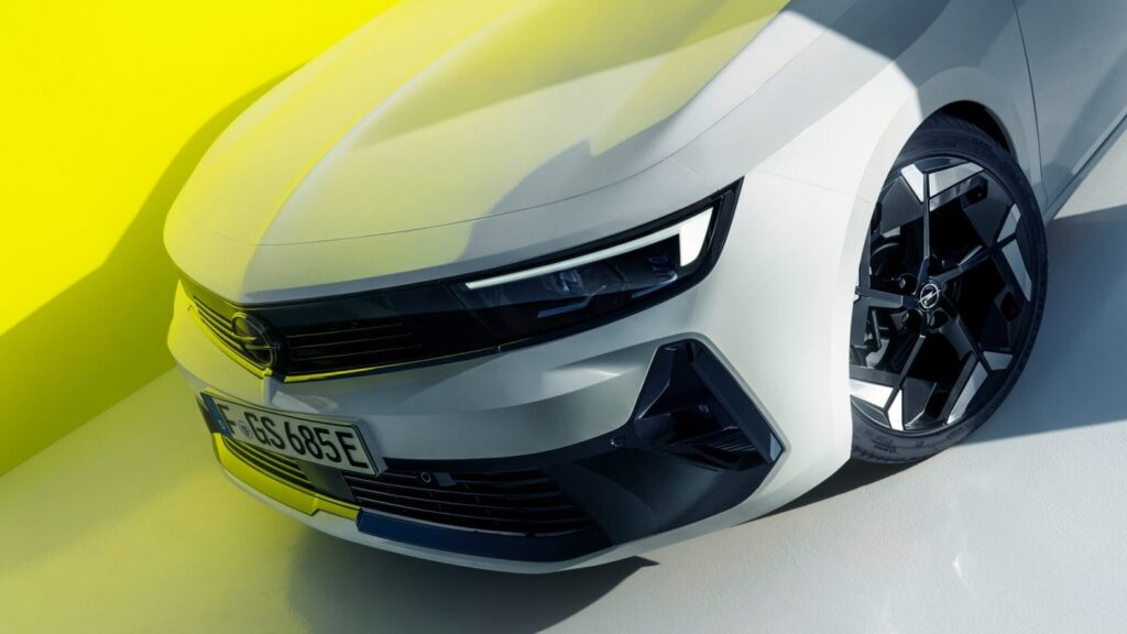 opel astra sports tourer napoli fari