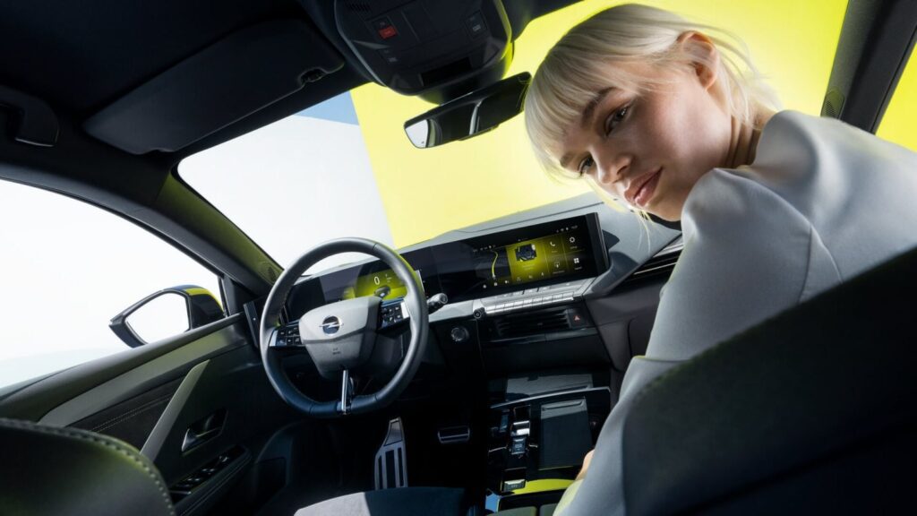 opel astra sports tourer napoli interni