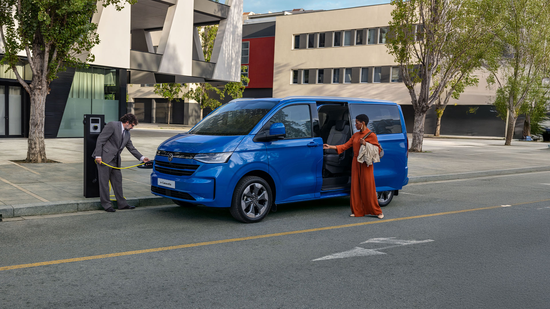 Volkswagen e-Caravelle Napoli: minibus navetta VIP